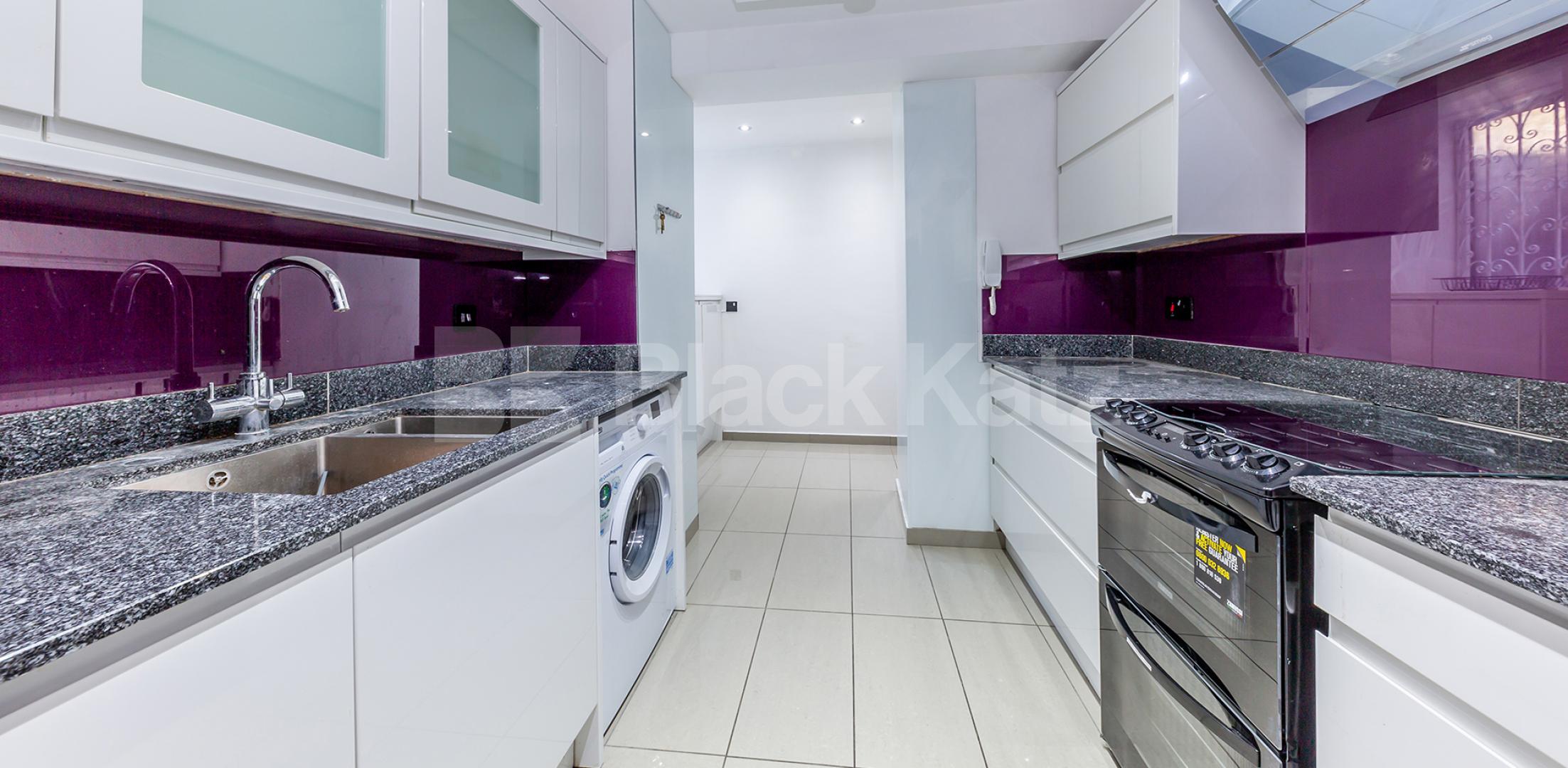 			STUNNING TWO BED!, 2 Bedroom, 1 bath, 1 reception Flat			 Queens Gardens, LANCASTER GATE